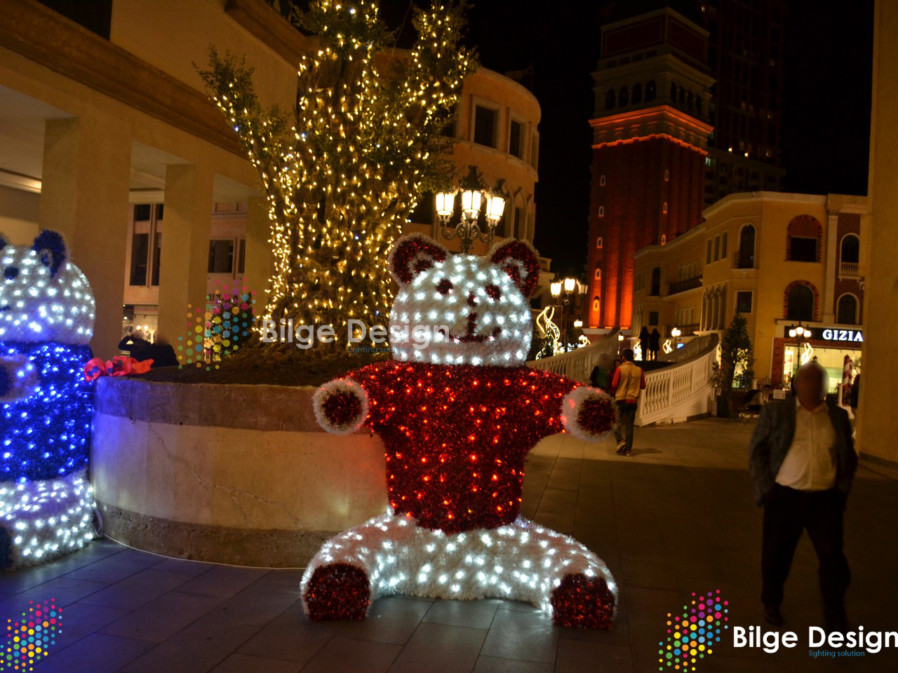 https://bilgedesign.com/images/referans/1936325079-venezia-agac-isiklandirmasi-led-perde-yilbasi-figur-motif-suslemesi.jpg