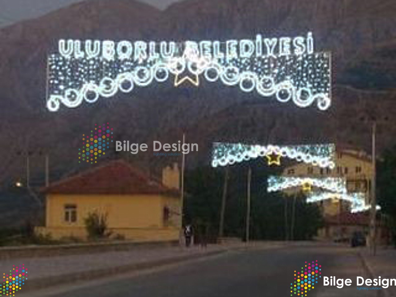 https://bilgedesign.com/images/referans/3104620987-uluborlu-belediyesi-cadde-tag-isik-suslemesi-isparta.jpg